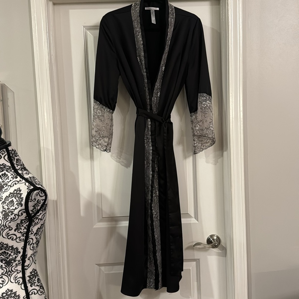 Flora Nikrooz Robe - Picture 7 of 11